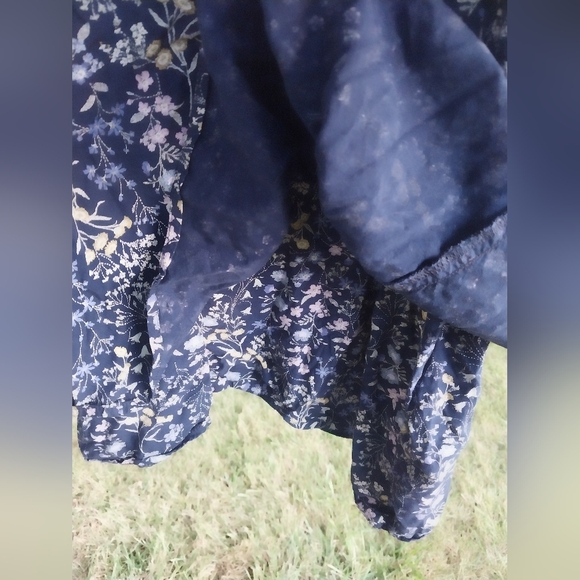 Old Navy Girls Size 14 Tank Top with adjustable shoulder straps. - Picture 6 of 7